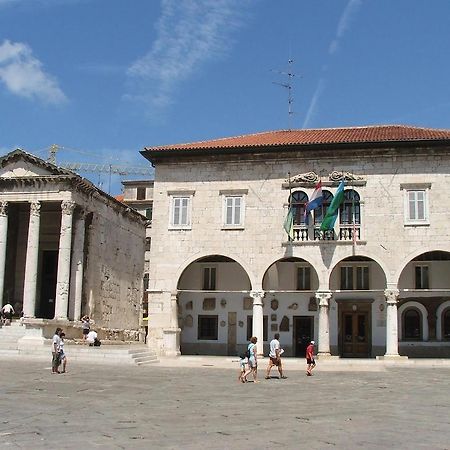 Apartment Heart Of Old Town Pula Exterior photo